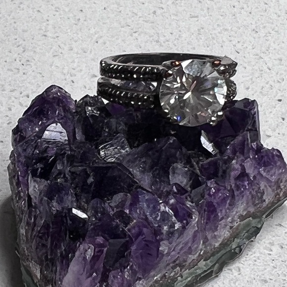 Round Cushion Cut Double Band Crystal Cocktail Ring 💍 - Picture 3 of 16